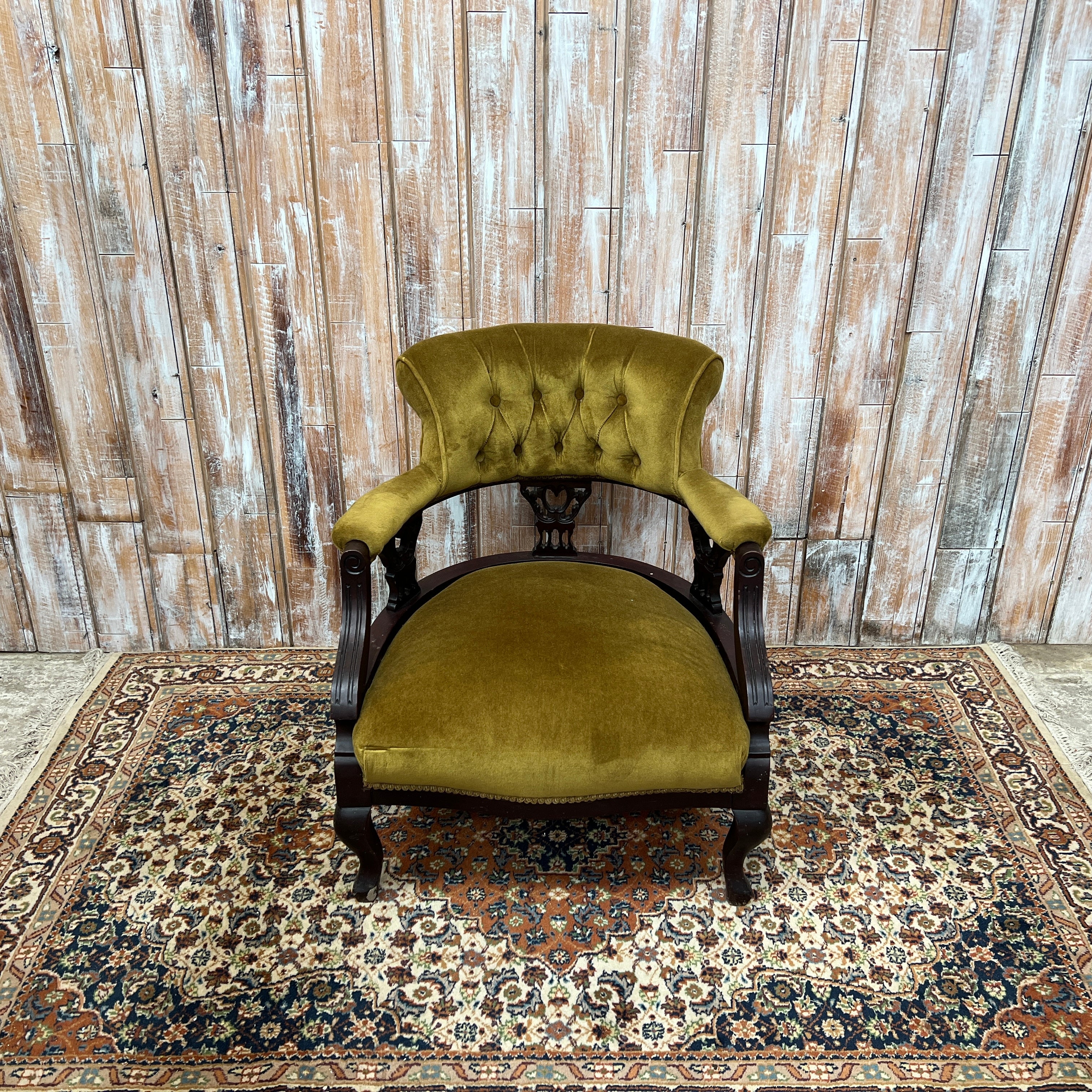 TISHIE: Green Vintage Armchair