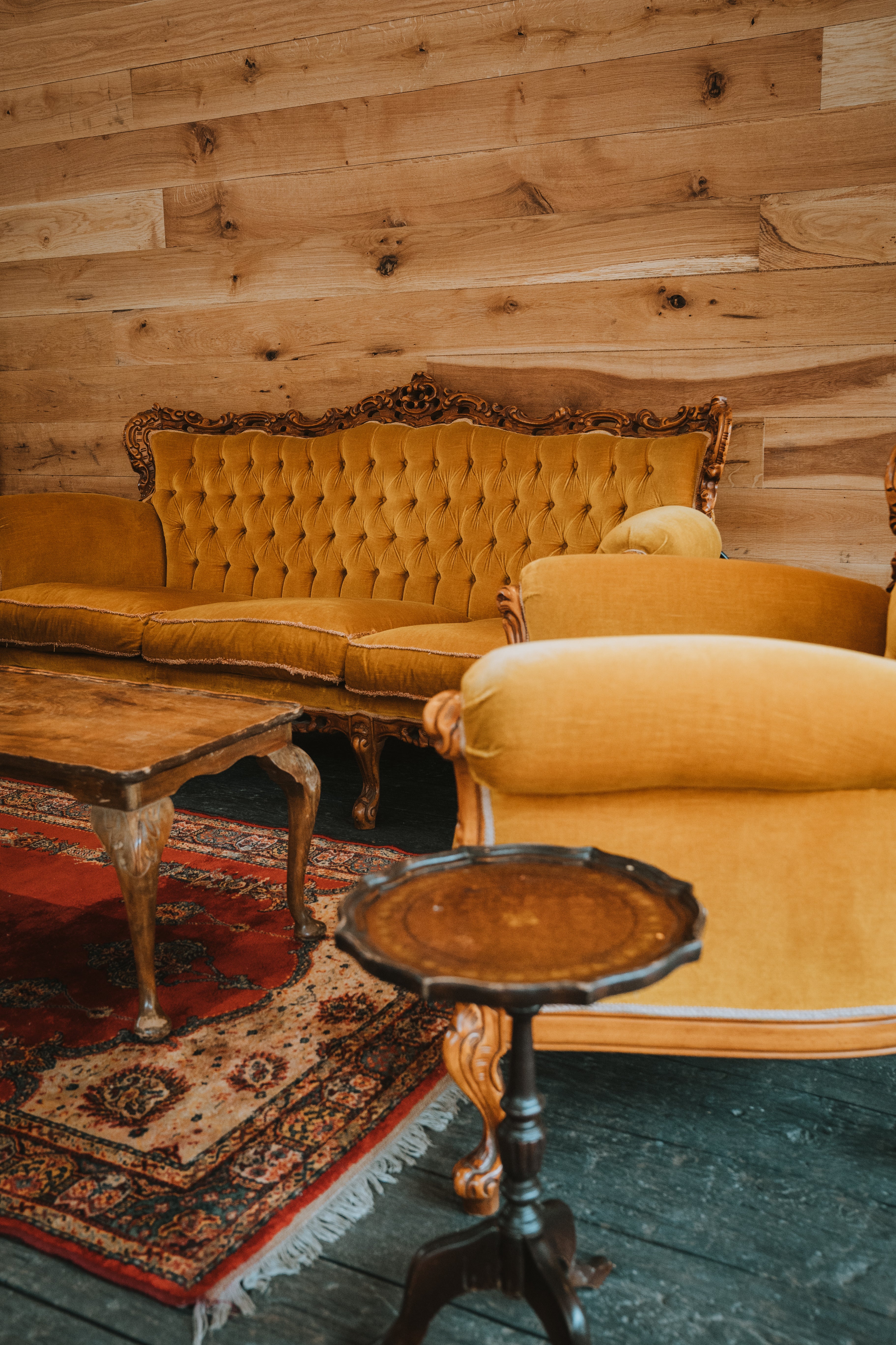 'Glorious Golden' Vintage Seating Area