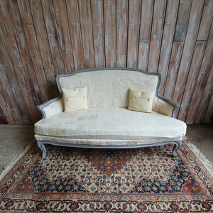 ELMER: White Vintage Sofa