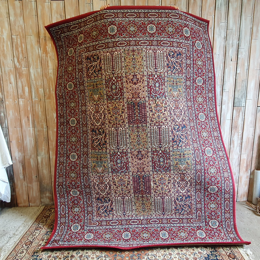 Rug 27: Large Vintage Style Rug