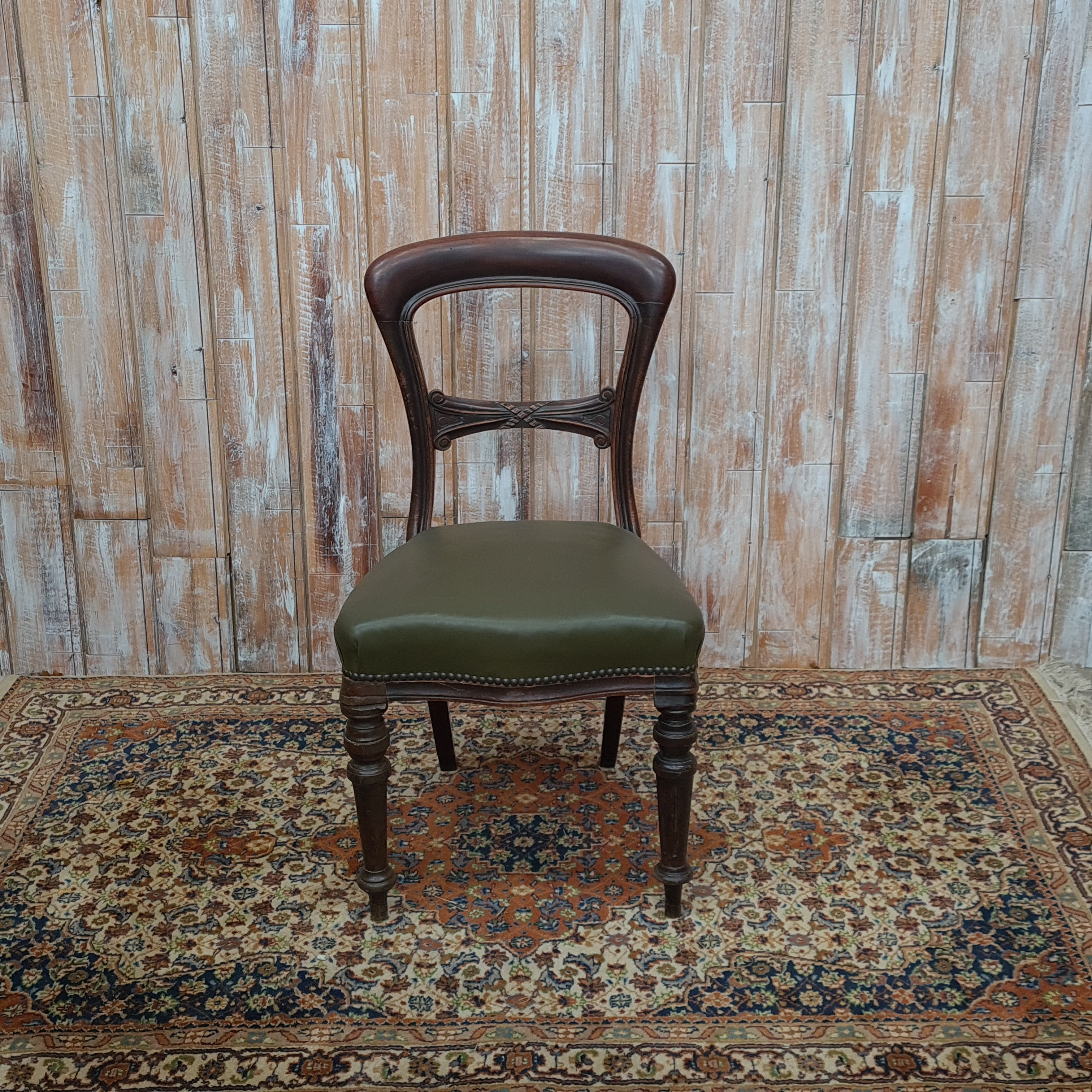 ARCHIE: Vintage Chair