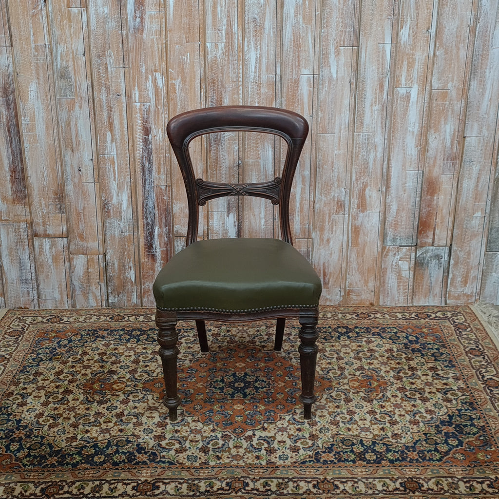 ARCHIE: Vintage Chair – Locate To Create