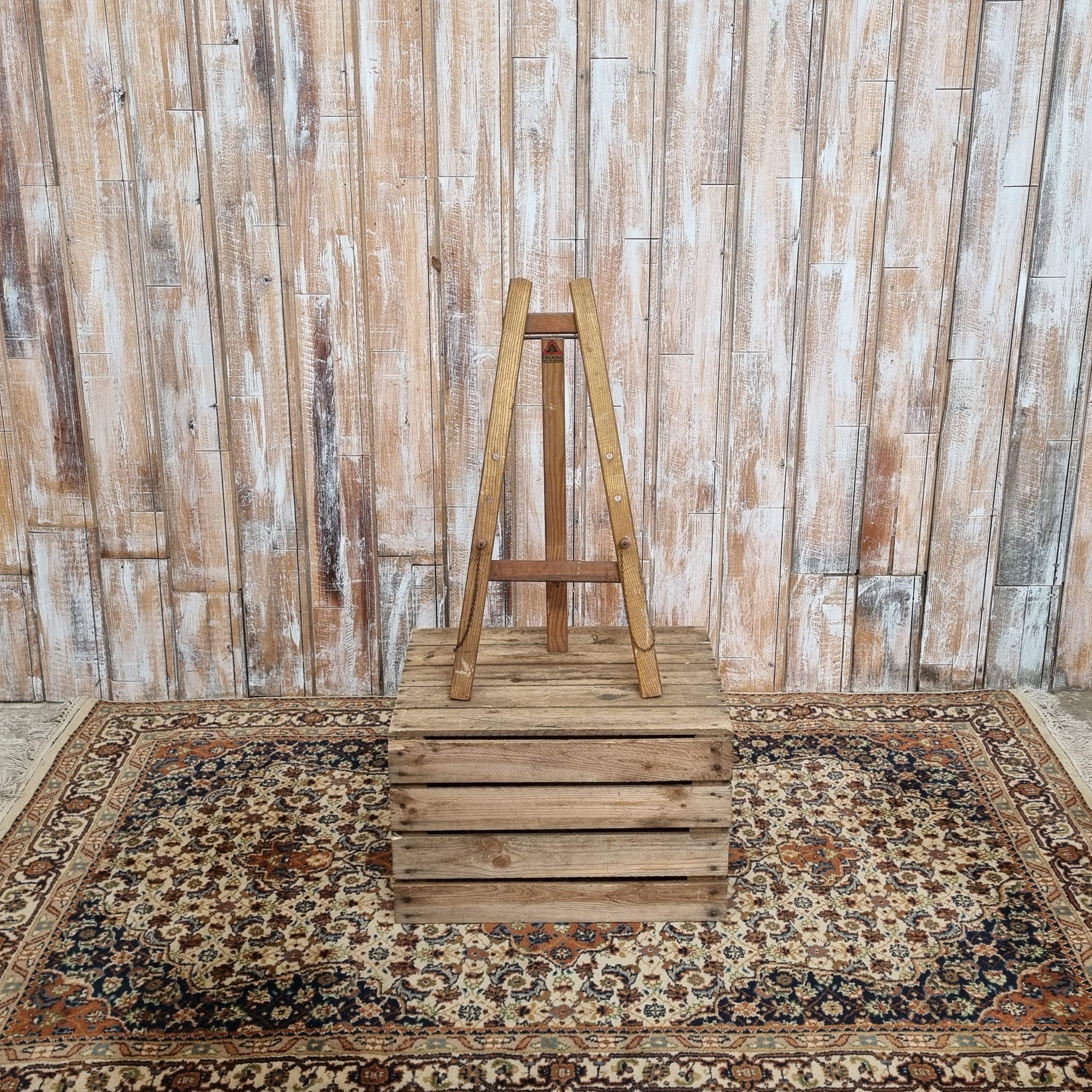 TRI-ANG Small Peg Easel