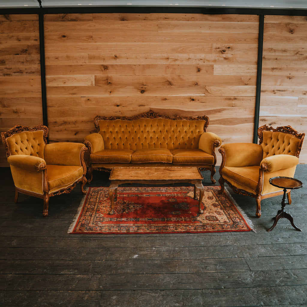 'Glorious Golden' Vintage Seating Area